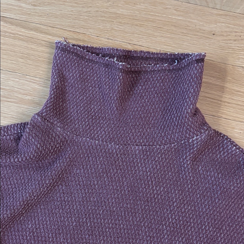 Out From Under Camino Long Sleeve Turtleneck Cropped Sweater Top Medium Burgundy - Picture 11 of 16